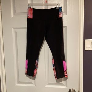 Women’s size 6 Lululemon leggings